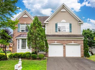 22 Skurka Ct, Sayreville, NJ 08872