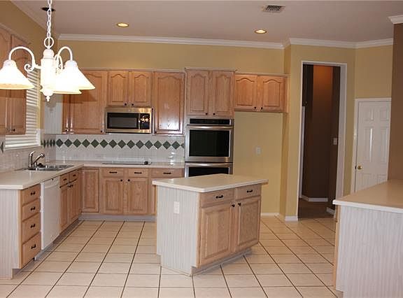 3rd image of 9404 Daly Dr