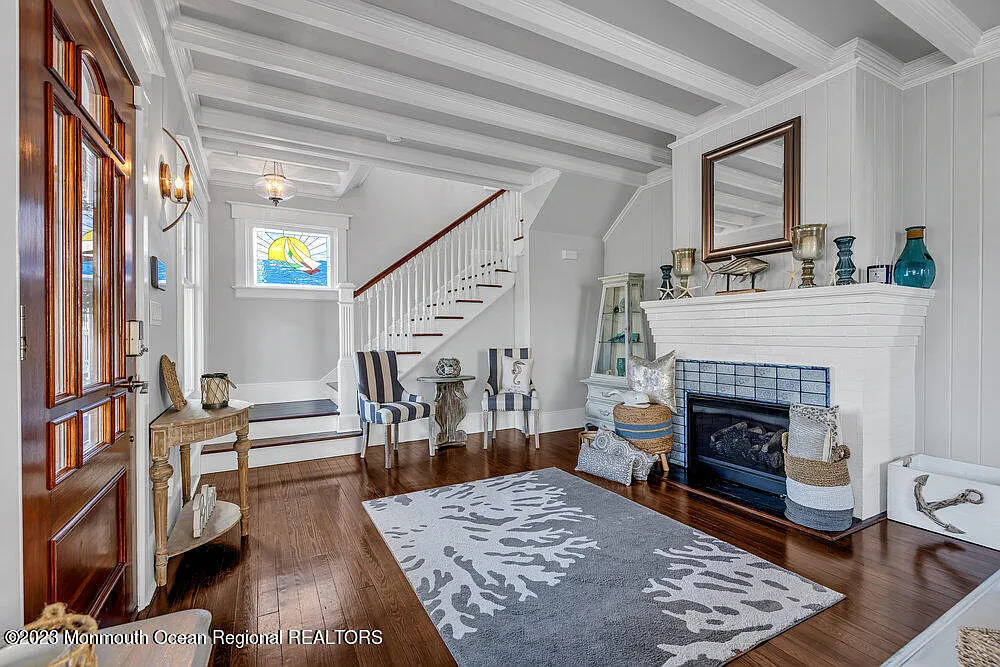 4 bed, 3034 sqft, $10,750 — Photo 3