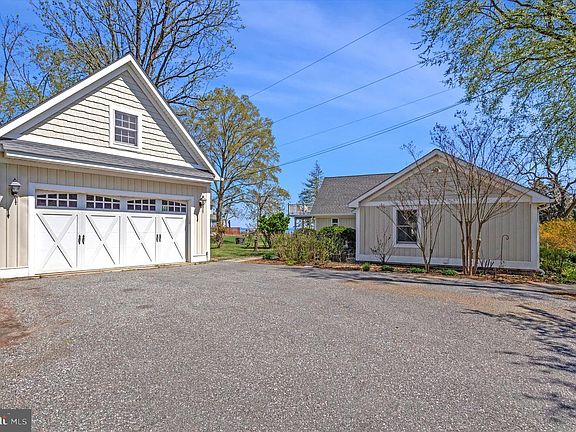 4th image of 1268 Hayes Rd