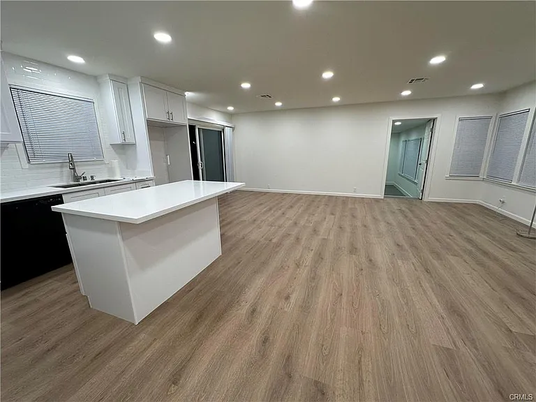 8448 Aura Ave — Photo 7
