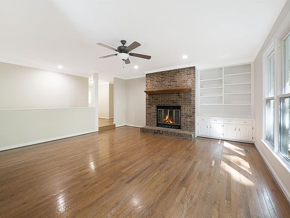 2nd image of 3629 Stratford Ln