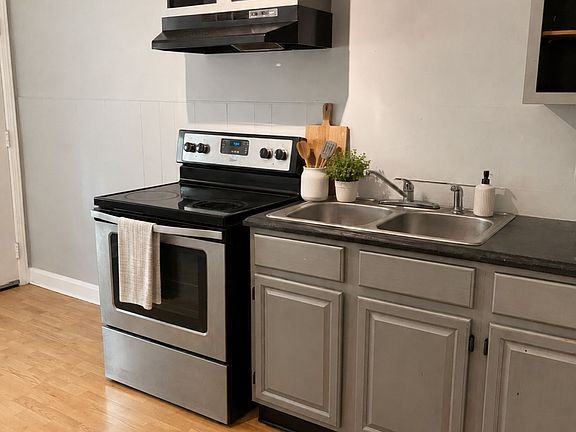 4th image of 1047 W Academy St #6