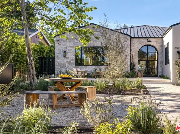 23236 Hatteras St, Woodland Hills, CA 91367