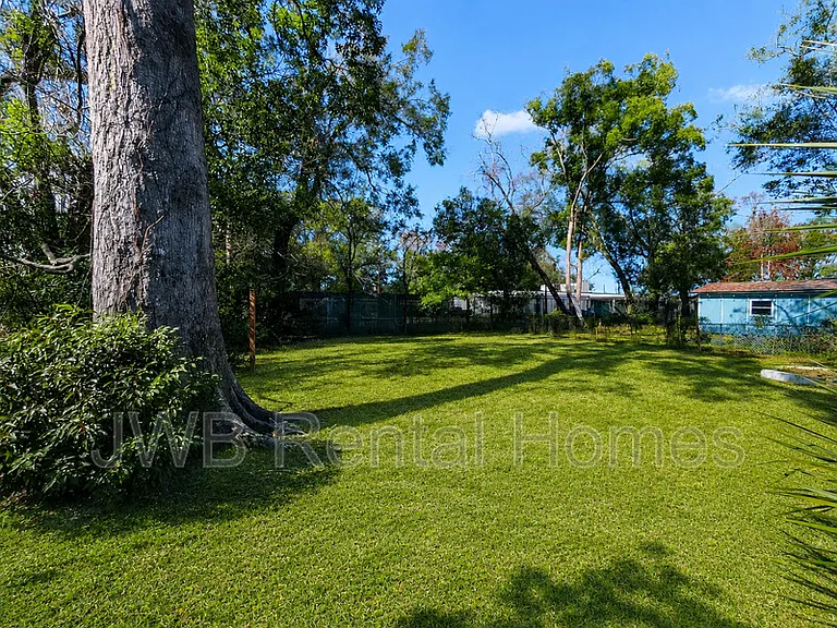 662 Melba St — Photo 19