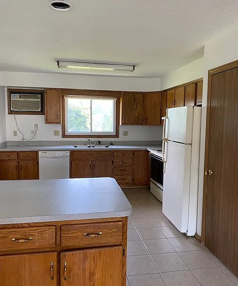 156 S McGuire Dr #4 — Photo 1