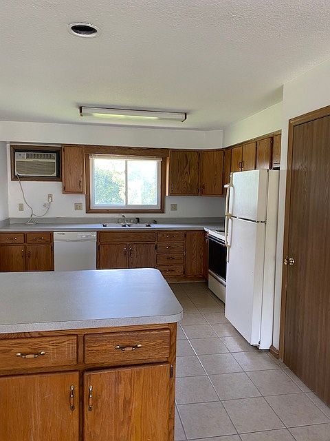 1st image of 156 S McGuire Dr APT 4