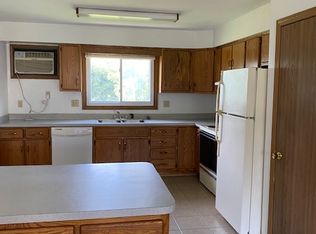 156 S McGuire Dr APT 4, Manteno, IL 60950