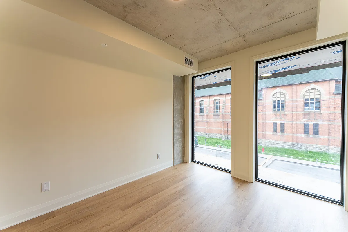 Building Photo - 205-11 Robert St #205