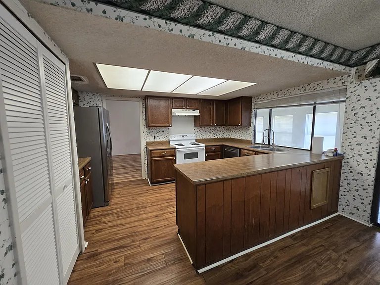 3502 McCormick St — Photo 5