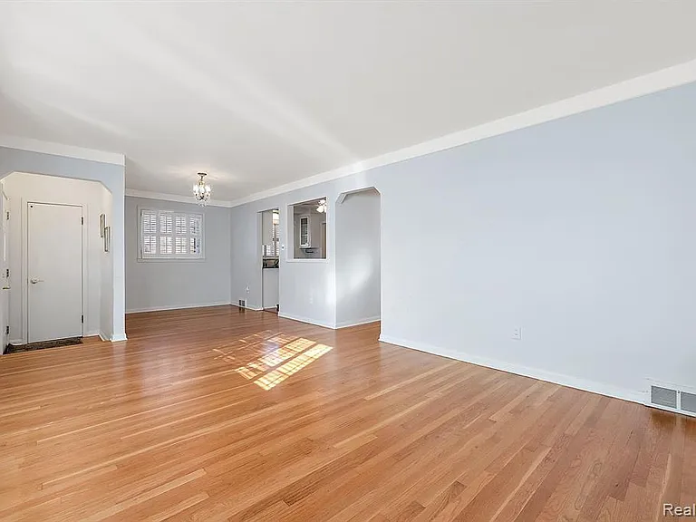 1581 Cheltenham Rd — Photo 4