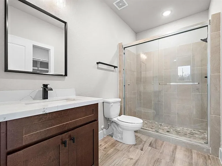 228 W 28th St — Photo 21