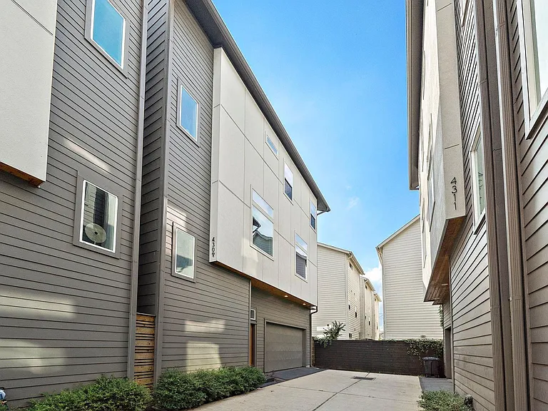 4309 Marina St — Photo 24