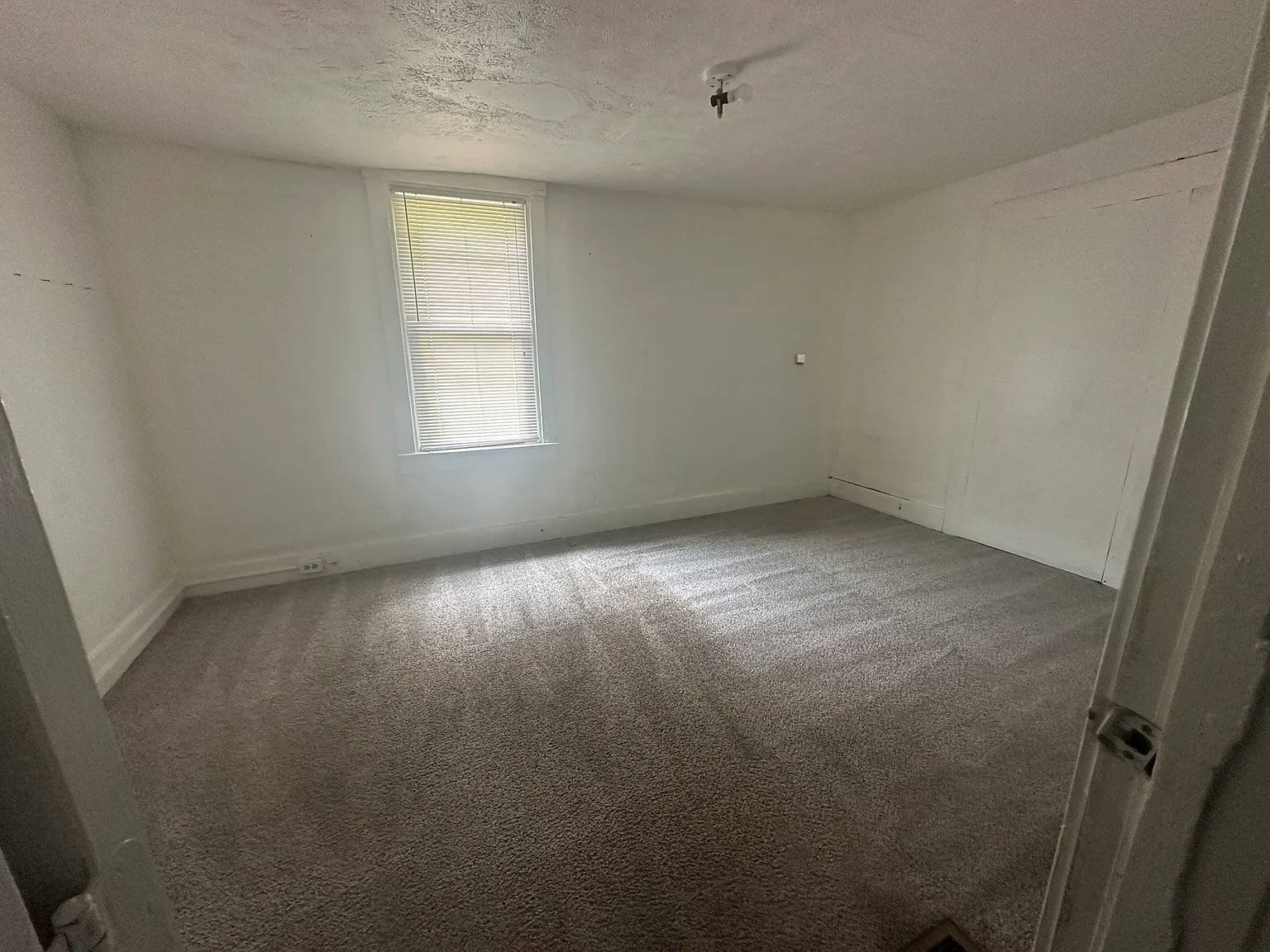 4 bed, 1296 sqft, $1,200 — Photo 4
