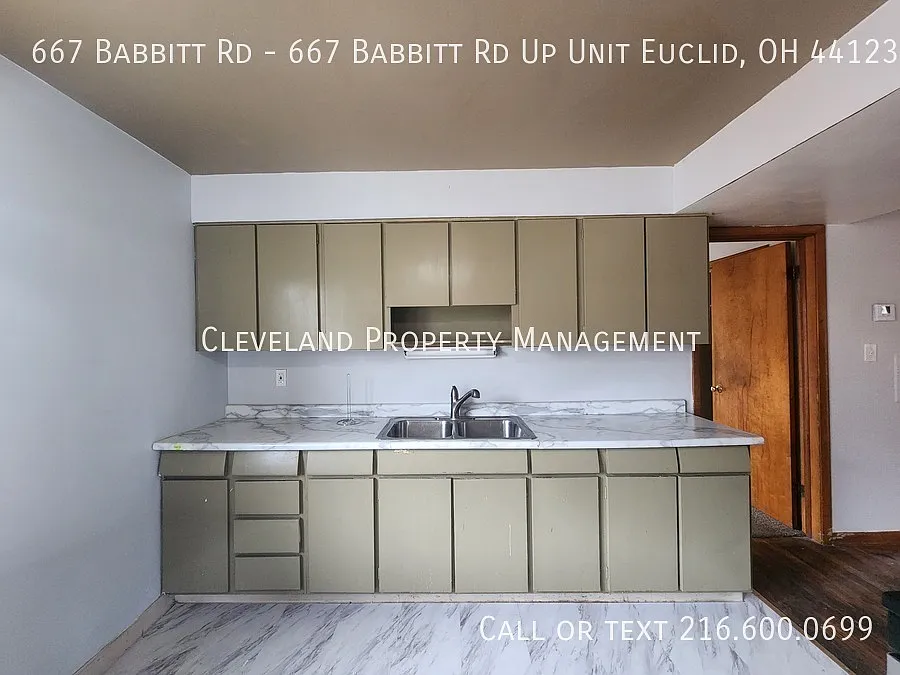 Three bedroom Up unit — Photo 4