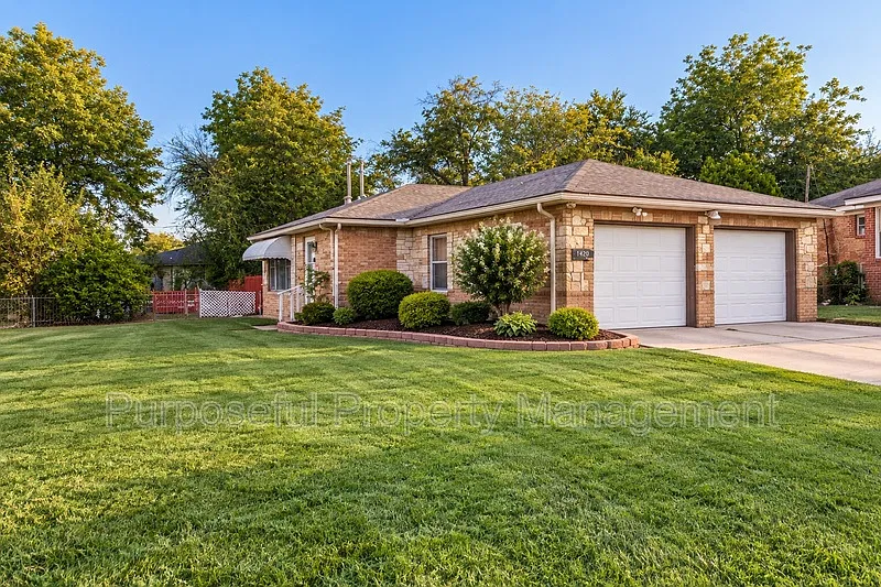 3 bed, 1.0 bath, 1300 sqft, $1,399 — Photo 3