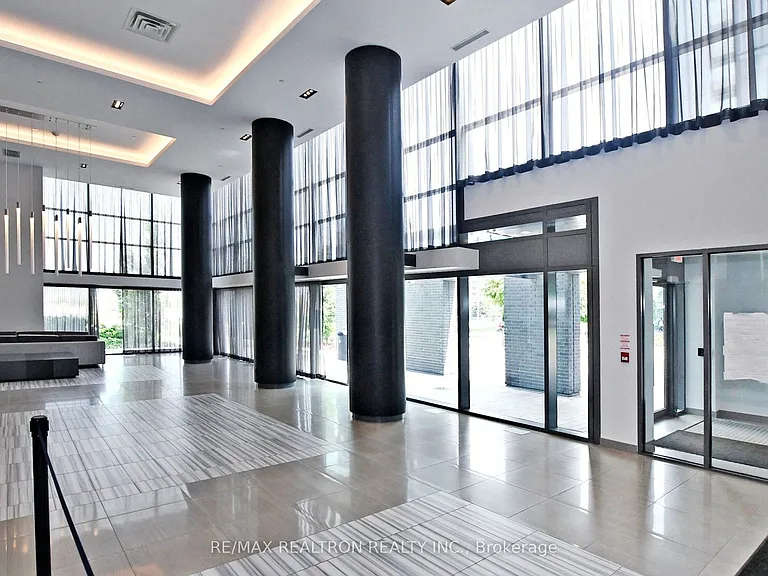 65 Oneida Cres #Penthouse 06 — Photo 9