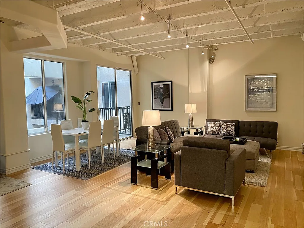 1 bed, 840 sqft, $2,000 — Photo 2