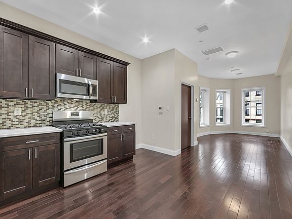5th image of 1363 Hancock St #1