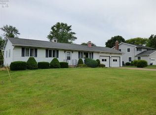5480 E Commodore Dr, Port Clinton, OH 43452