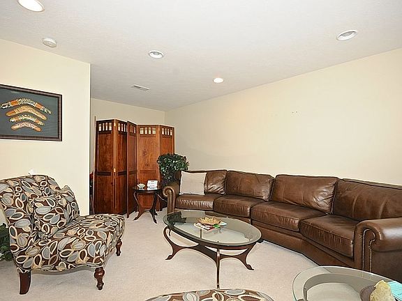 4th image of 8659 N Meridian St