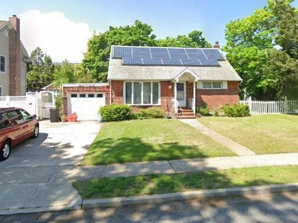 790 Floral Park Rd, Franklin Square, NY 11010