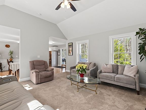 4th image of 526 Hubbardston Rd