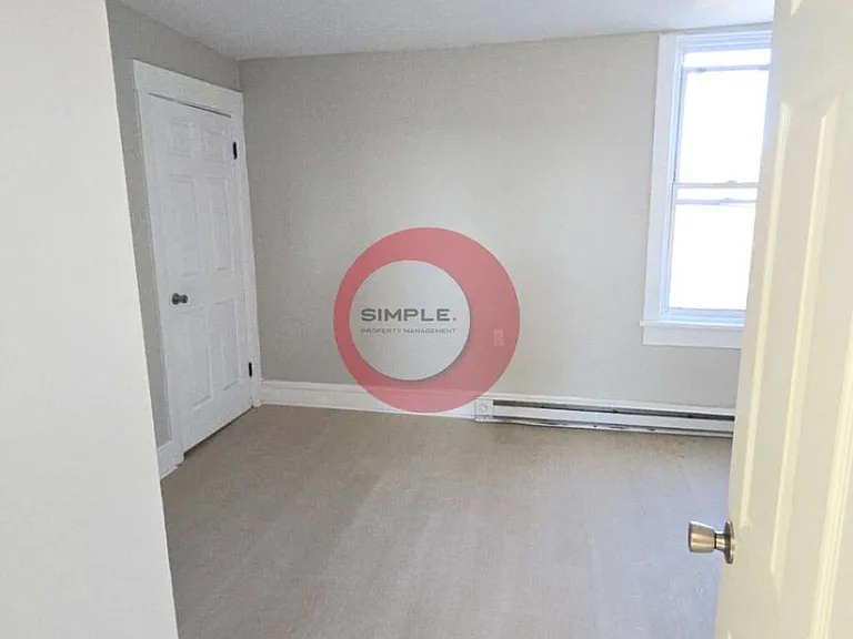 303 S 6th St — Photo 5