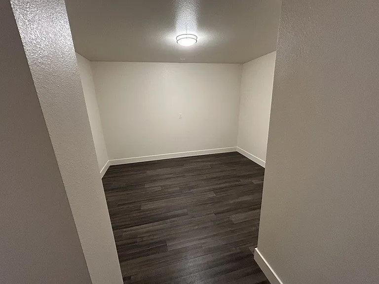 908 Avalon Ave — Photo 9