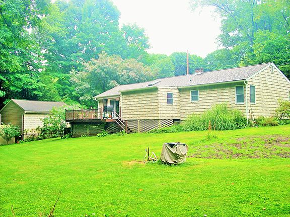 4th image of 24 Lakespring Dr