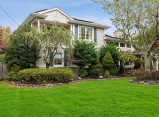 6 Murphy Dr, Hampton Bays, NY 11946