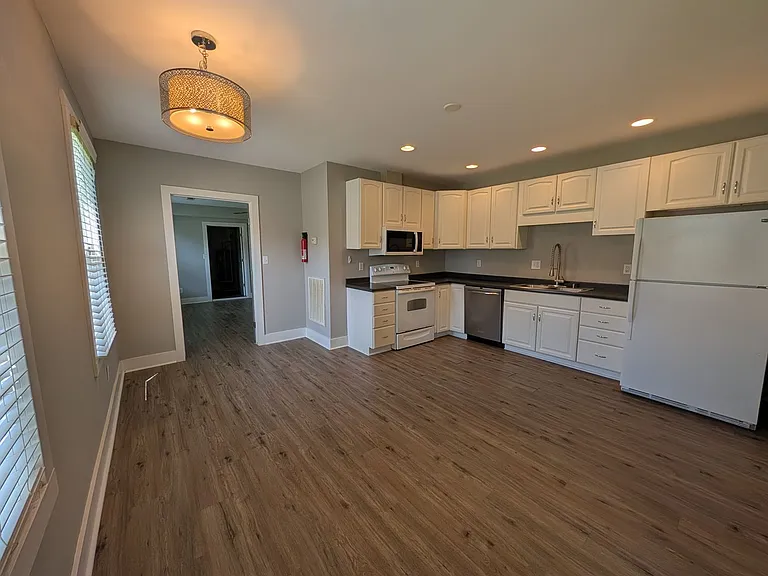 3704 Fairview St SW — Photo 5