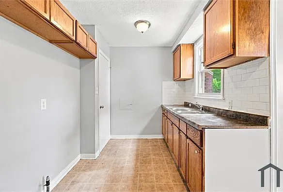 10462 Duprey St — Photo 15