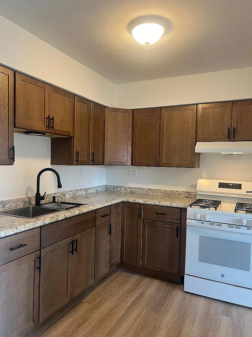 2 bed, 800 sqft, $1,750 — Photo 1