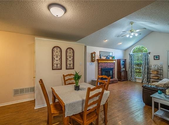5th image of 1214 Hillview Dr