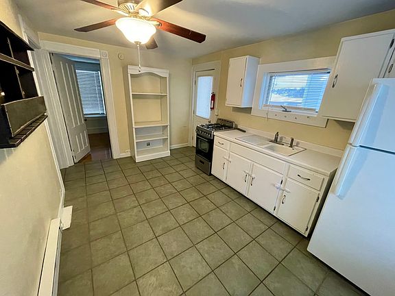 3rd image of 259 W 3rd St #2