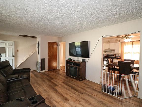 4th image of 11910 Wincanton Dr