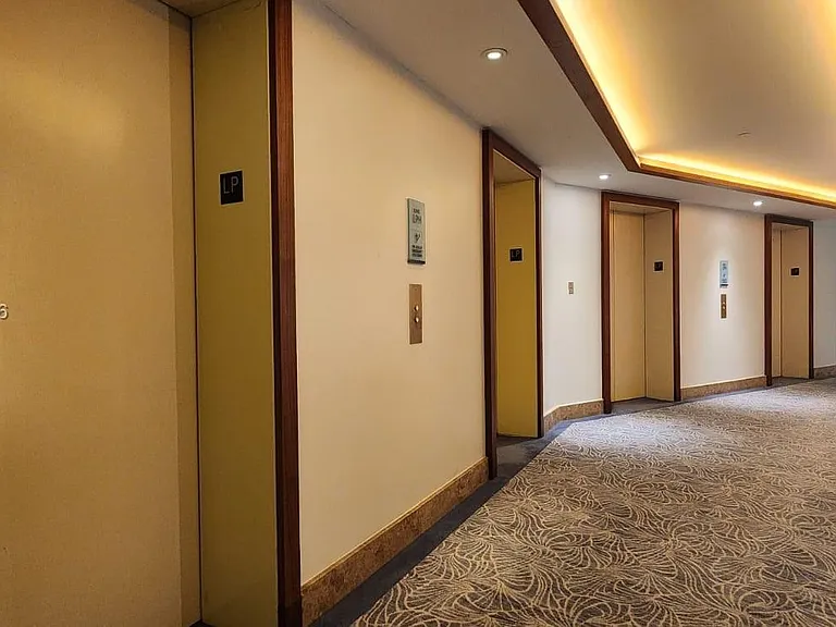 6801 Collins Ave #LPH05 — Photo 2