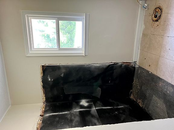5th image of 36 Louise St