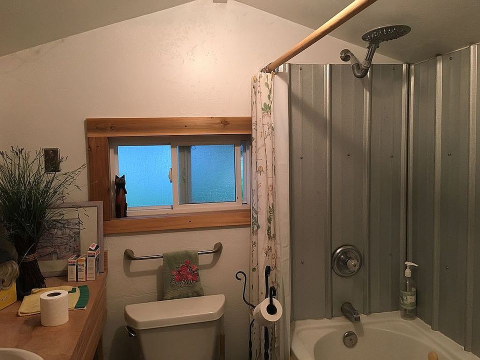 2nd image of 404 E 7th St