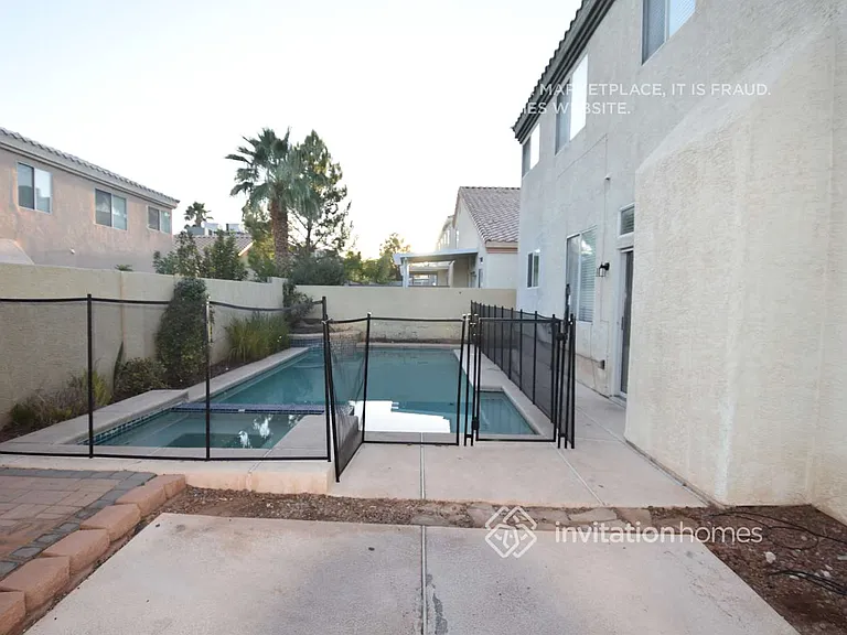 7805 Robinglen Ave — Photo 14