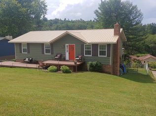 909 Mikapea Dr, Johnson City, TN 37601
