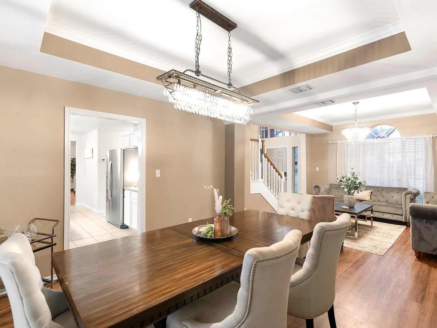 4 bed, 2.5 bath, 2261 sqft, $5,300 — Photo 4