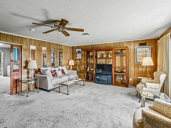 4th image of 554 ROMA Avenue