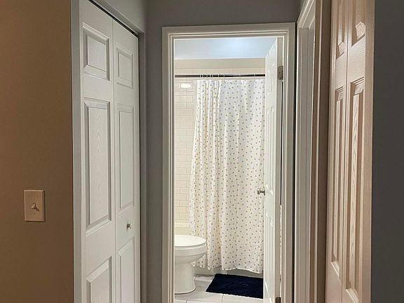 4th image of 2827 N Cambridge Ave APT 407