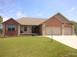 307 Hannah Dr, Metamora, IL 61548