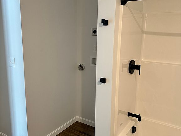 5th image of 211 Main St #203