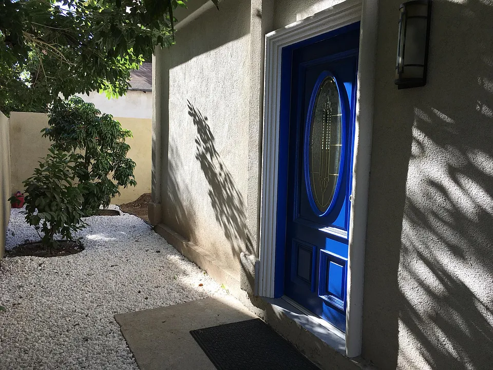 455 N Los Robles Ave