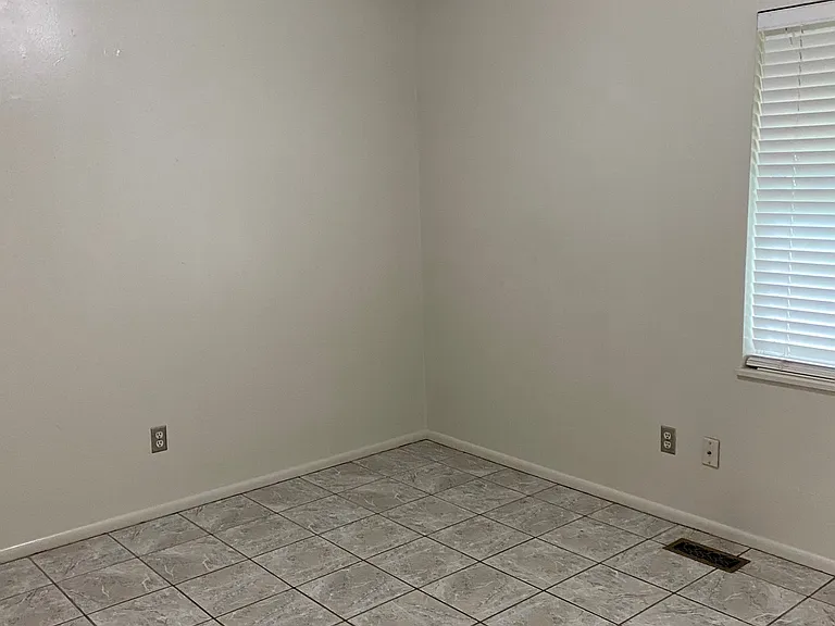 5634 N Meridian Ave — Photo 17
