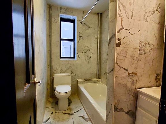 5th image of 320 Lincoln Pl APT 2B